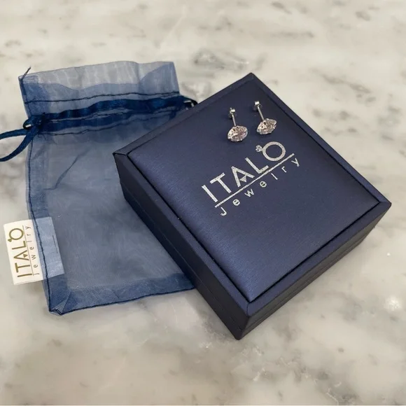 ITALO Jewelry CZ solitaire stud earrings set in 925 silver. - Picture 2 of 5